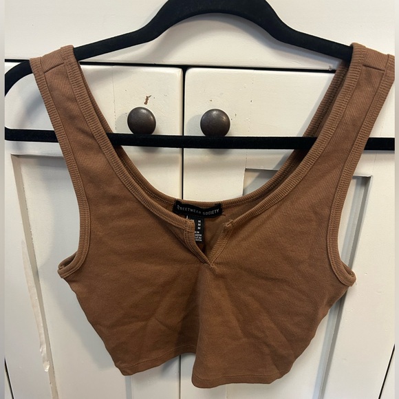 ⚡️2 for 10$!⚡️Notched Neck Cropped Tank Top - Picture 1 of 2
